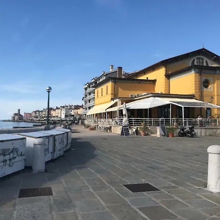 Charming House In The Center Of بيران