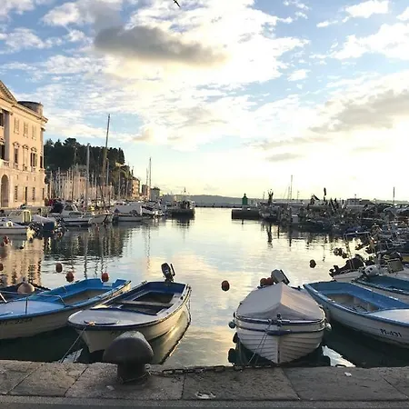 Charming House In The Center Of بيران