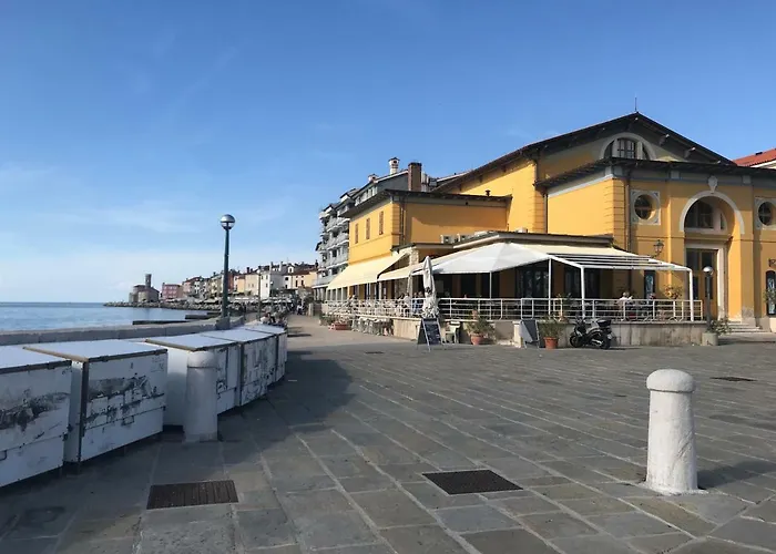 Charming House In The Center Of Πιράν