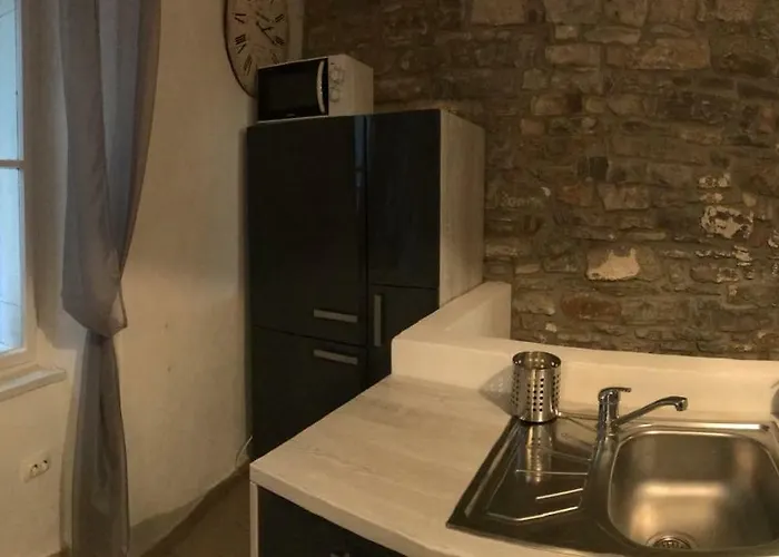 Charming House In The Center Of Πιράν